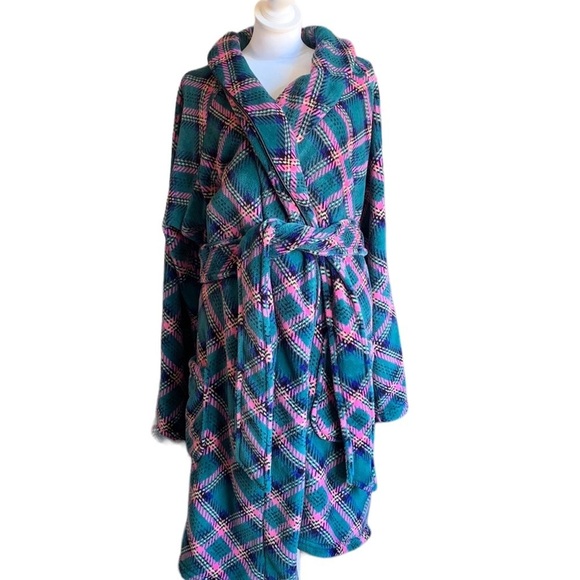 VICTORIA Secret women's size M/L plaid robe - Picture 2 of 6